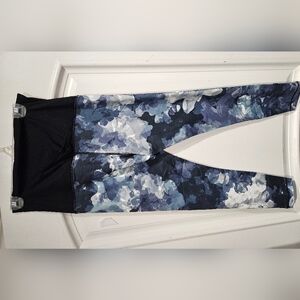 2 pairs Medium Maternity belly top leggings, Never Used